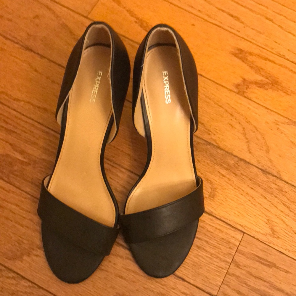Like new black Express pumps